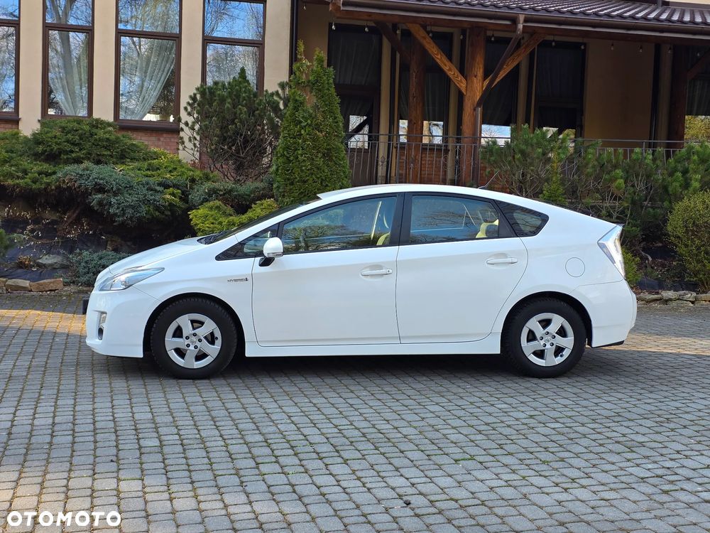Toyota Prius (Hybrid) - 7