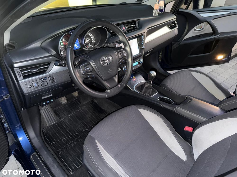 Toyota Avensis 2.0 D-4D Premium - 14