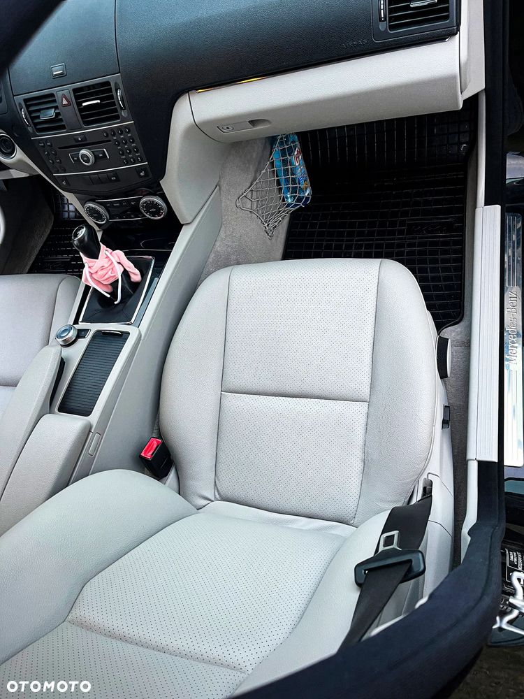 Mercedes-Benz Klasa C 180 CGI BlueEFFICIENCY Avantgarde - 9