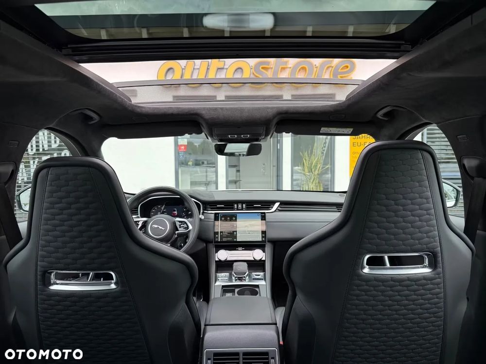 Jaguar F-Pace P550 AWD SVR - 21