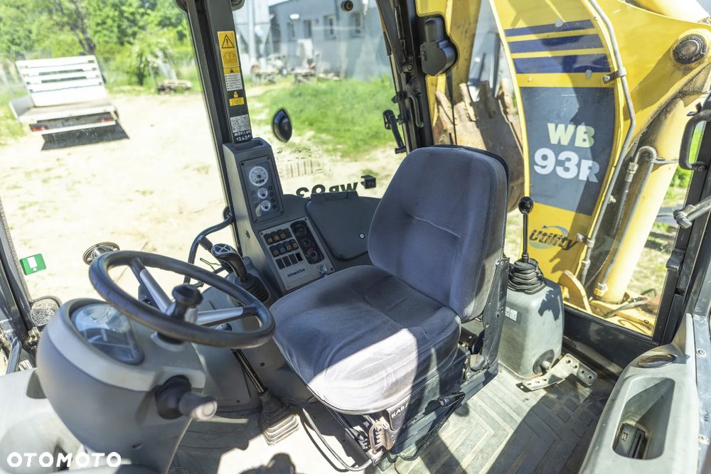 Komatsu WB93R-5 - 12