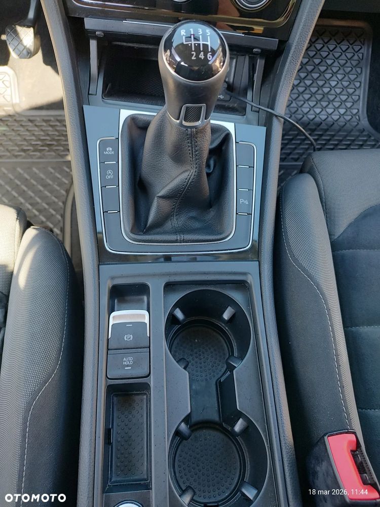 Volkswagen Golf 1.4 TSI BMT Highline - 28