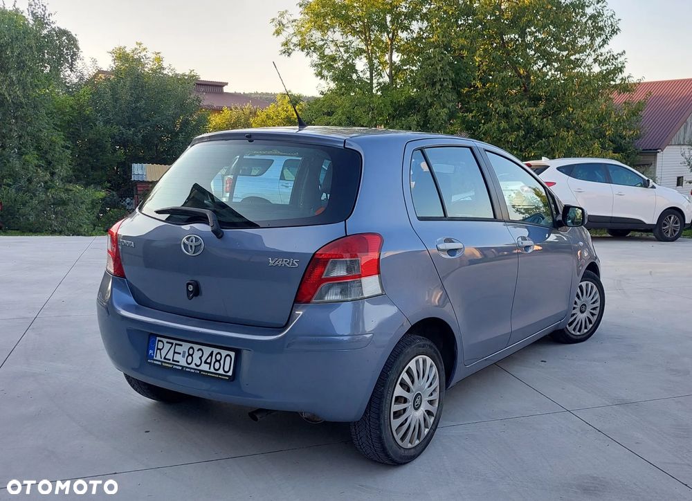 Toyota Yaris - 4