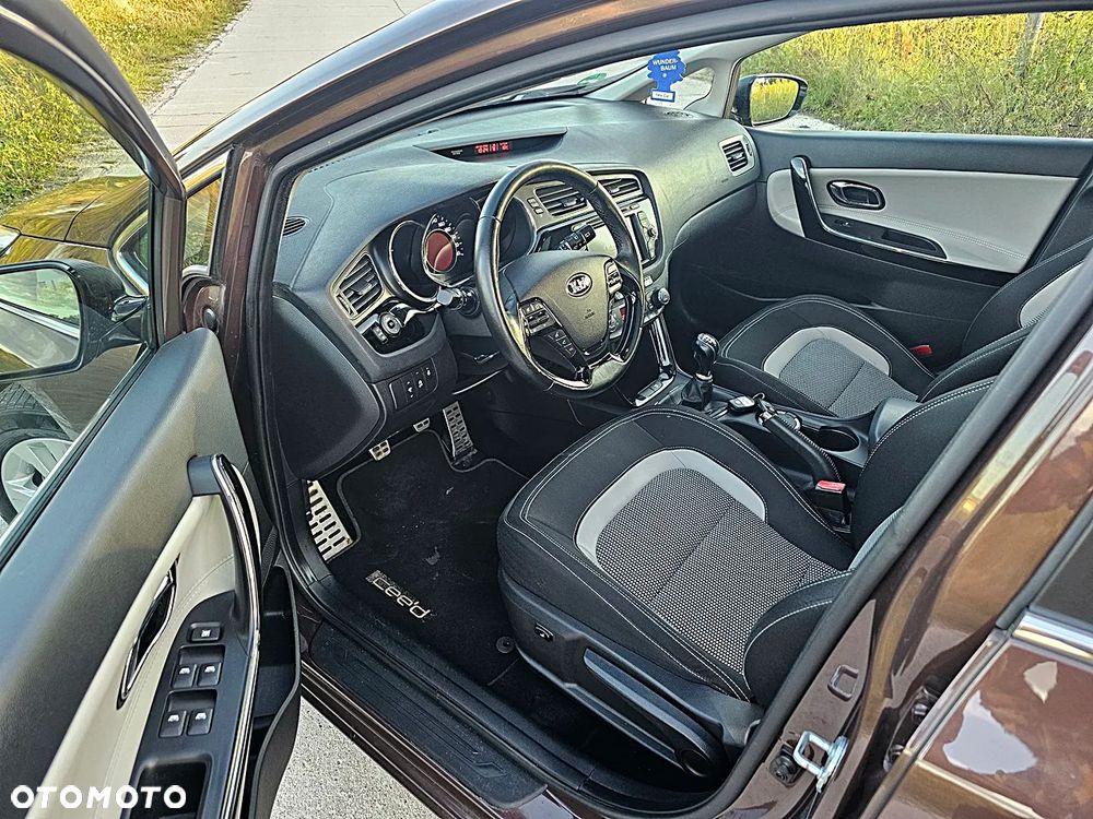Kia Ceed 1.6 GDI Platinum Edition - 17