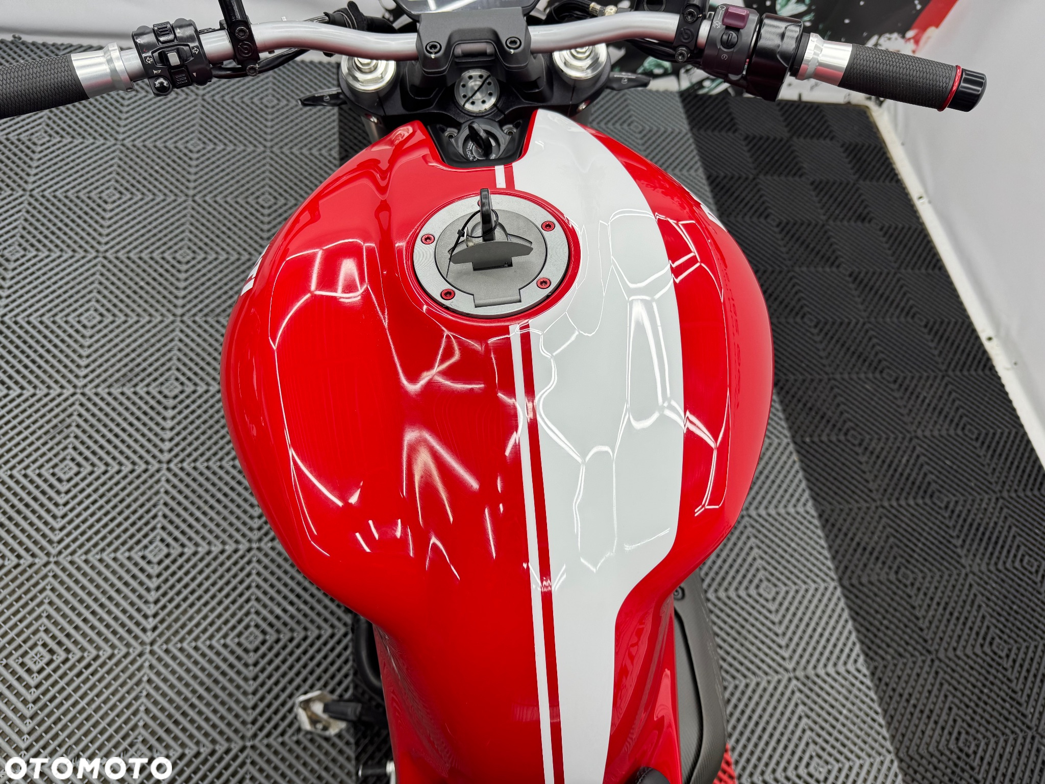 Ducati Monster - 23