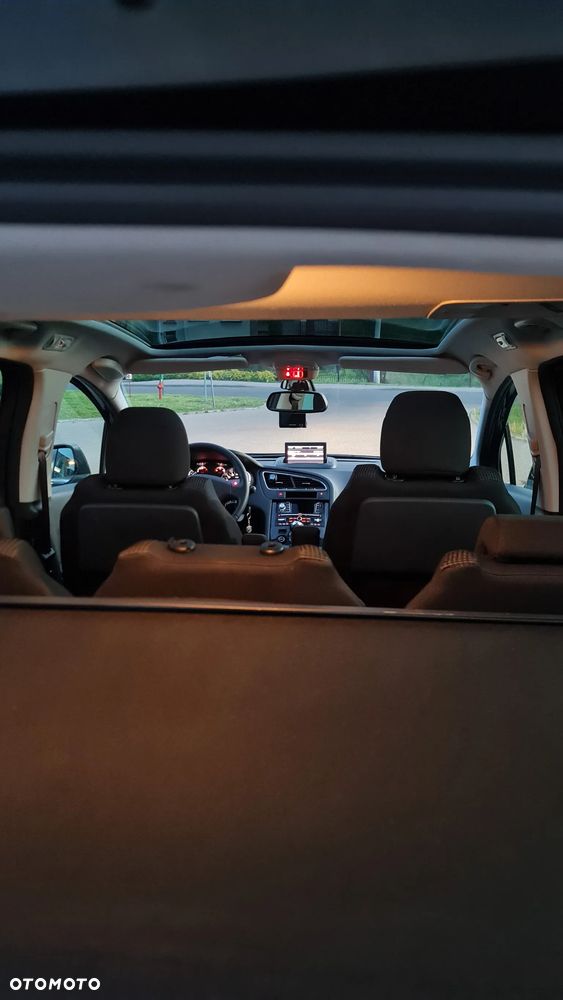 Peugeot 5008 1.6 THP Premium + - 30