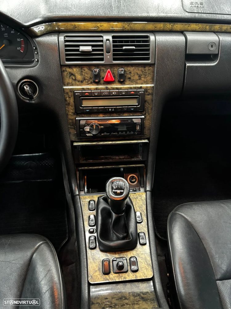 Mercedes-Benz E 250 TD Classic - 10