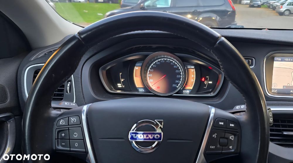 Volvo V40 Cross Country - 21