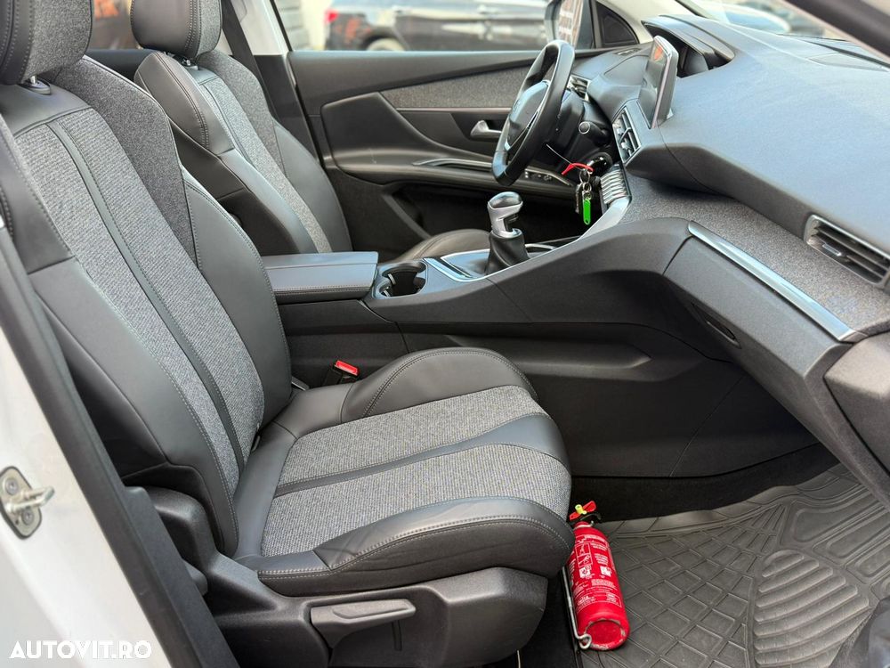 Peugeot 3008 PureTech 130 Stop & Start GPF Allure Pack - 34