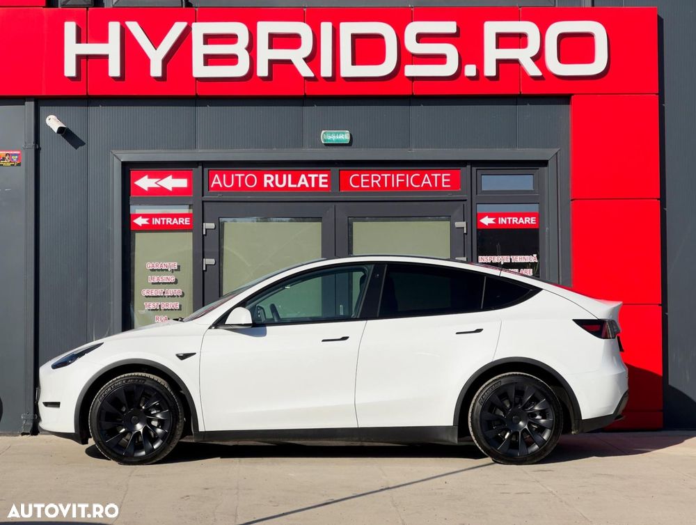 Tesla Model Y - 6