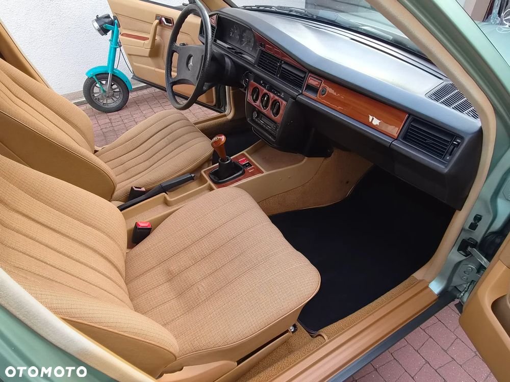 Mercedes-Benz W201 (190) - 18