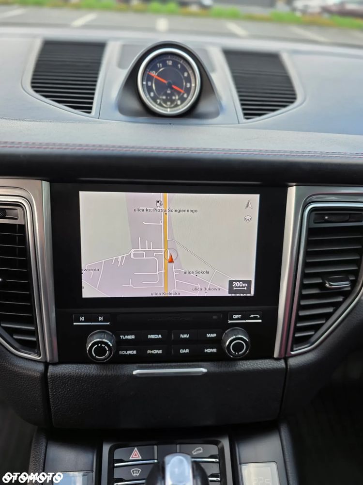 Porsche Macan - 24