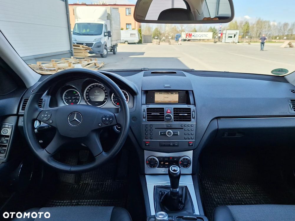 Mercedes-Benz Klasa C 180 CGI BlueEFFICIENCY Avantgarde - 2