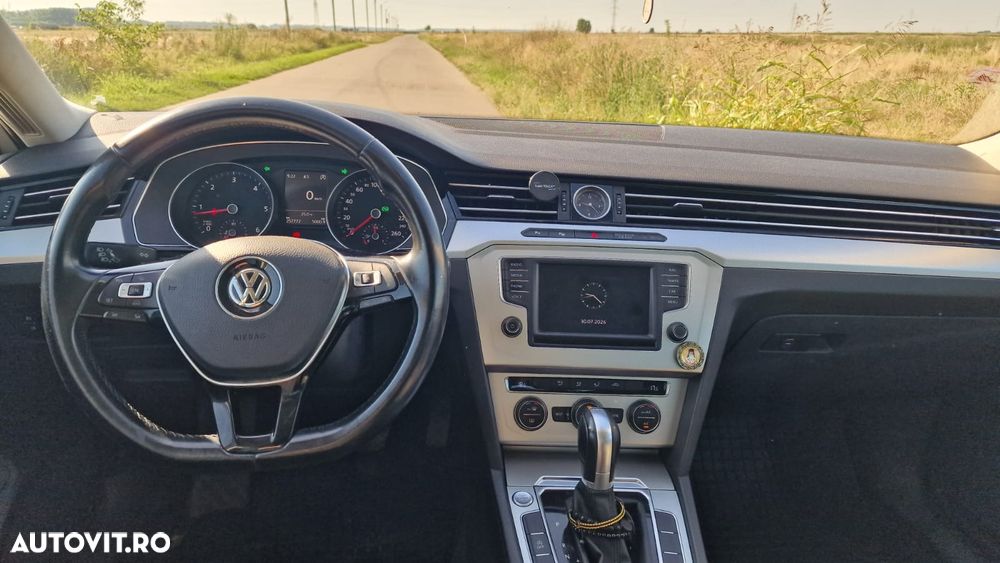 Volkswagen Passat - 4