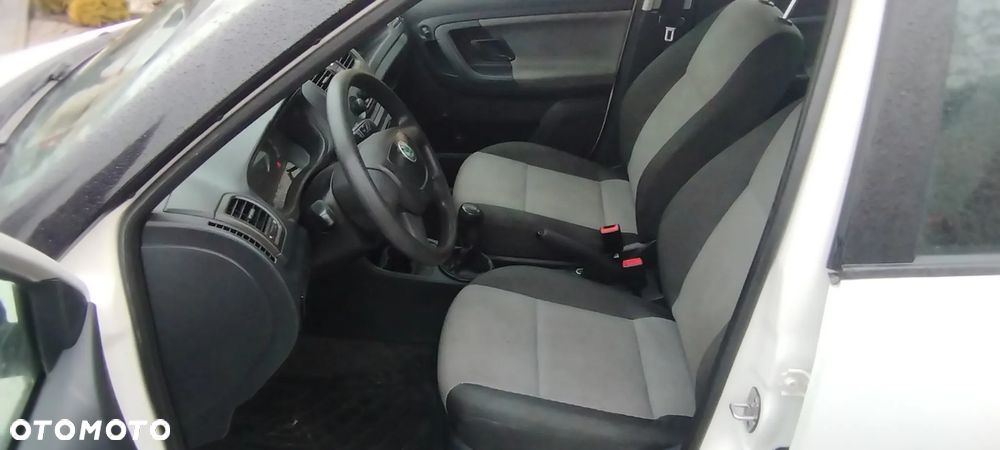 Skoda Fabia 1.2 HTP FAMILY - 17