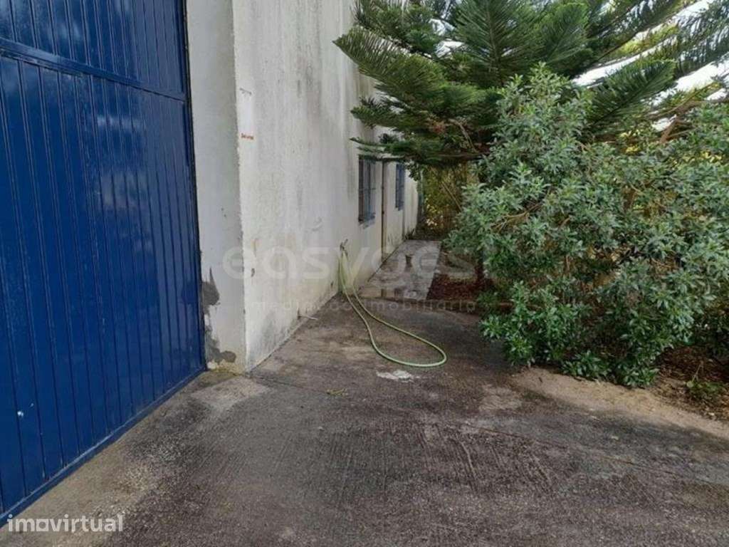 Armazém com 2149M2, em zona de fácil acesso, em Amiais de Baixo - Grande imagem: 3/26