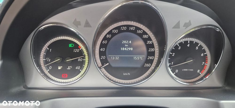 Mercedes-Benz Klasa C 180 CGI BlueEFFICIENCY Avantgarde - 19
