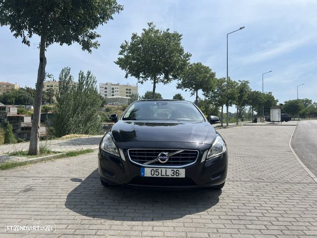 Volvo S60 2.0 D3 Momentum - 3