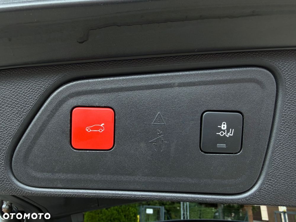 Peugeot 3008 225 e-EAT8 GT - 23