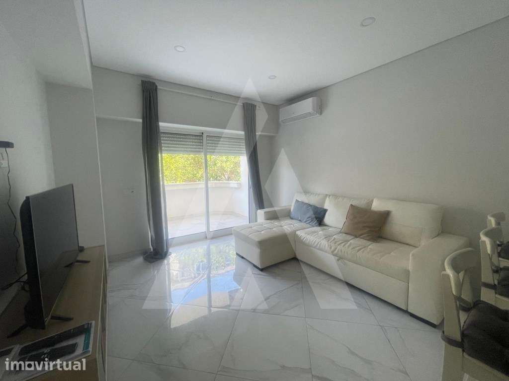 Excelente Apartamento T1 remodelado com ampla varanda a 50mts da pr... - Grande imagem: 5/30