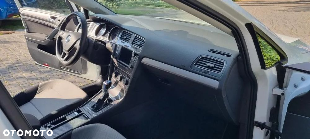 Volkswagen Golf e-Golf - 11