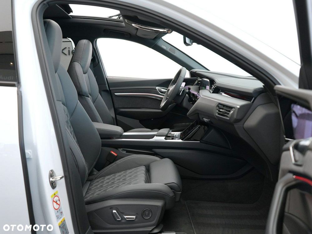 Audi SQ8 e-tron - 26