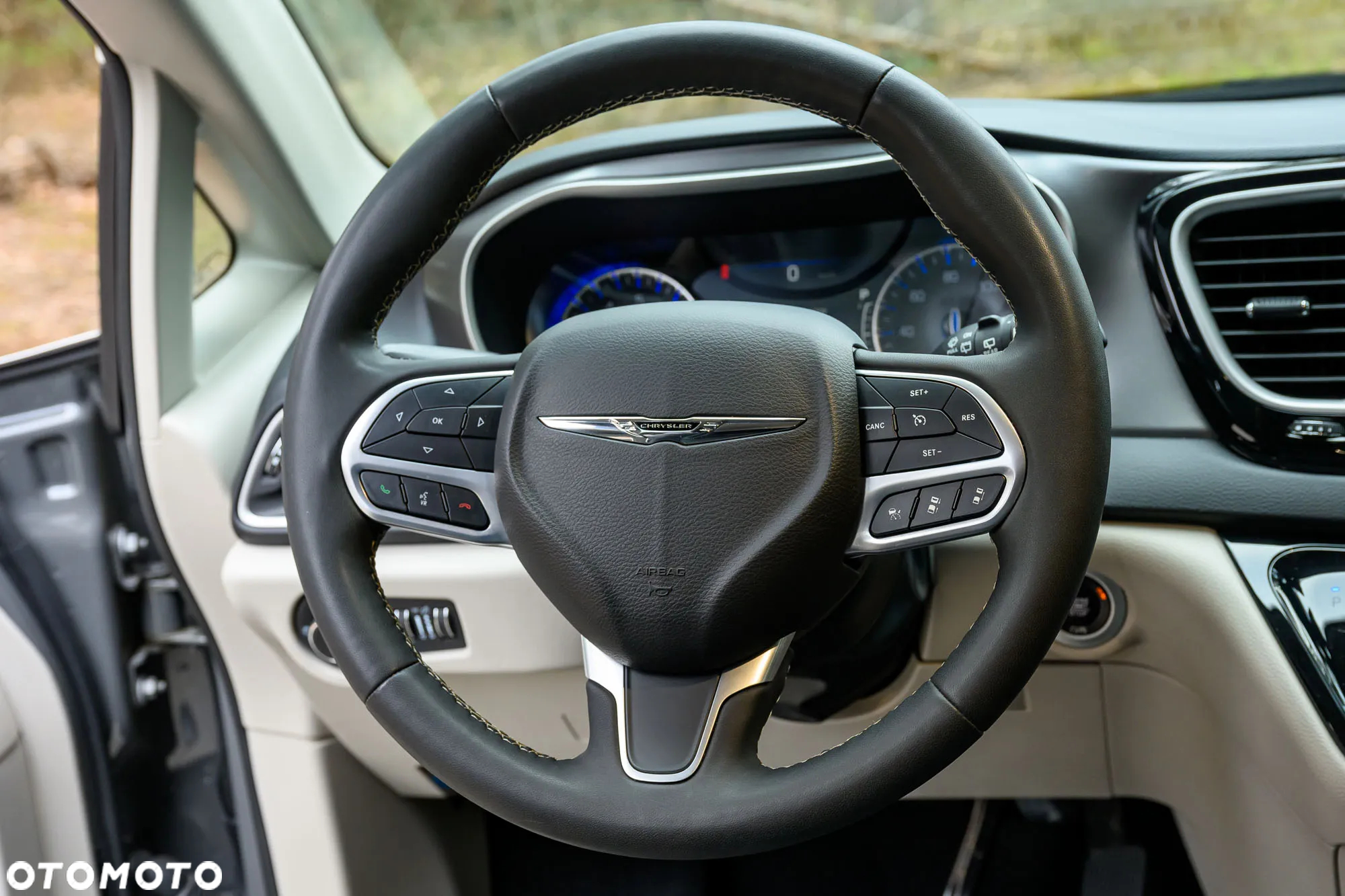 Chrysler Pacifica - 22