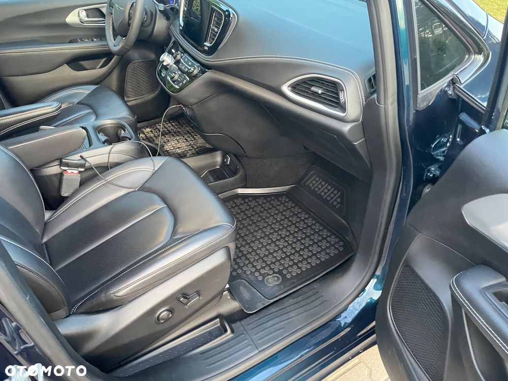 Chrysler Pacifica - 15