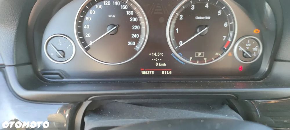 BMW Seria 5 550i xDrive - 12