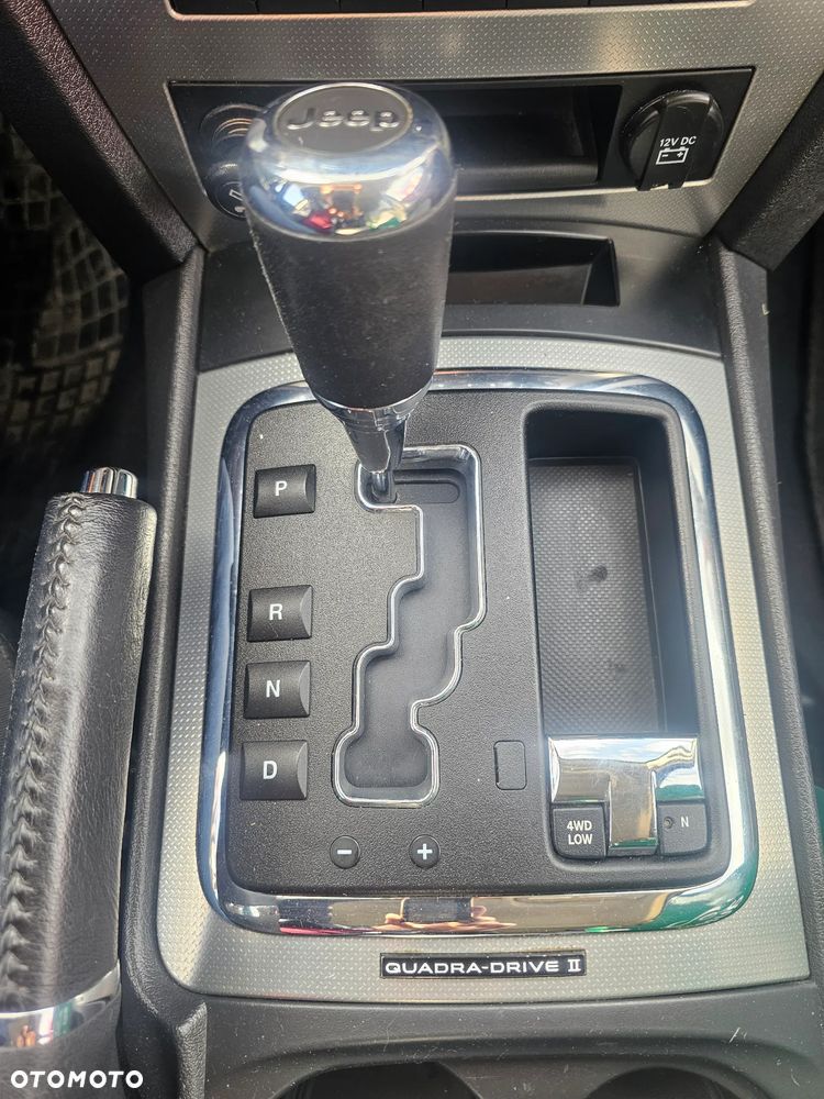 Jeep Grand Cherokee - 25