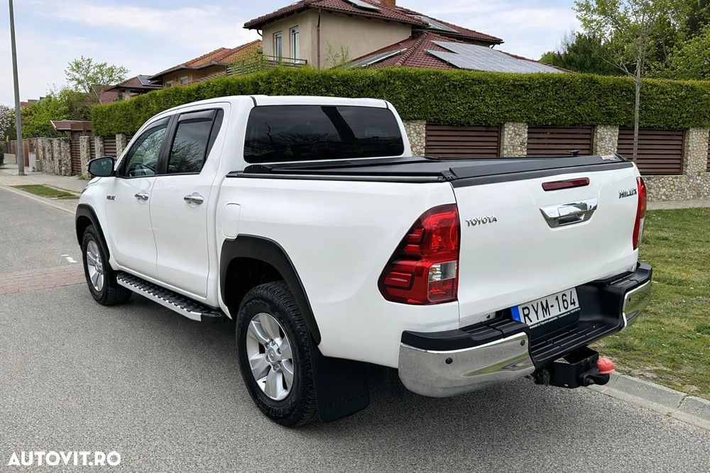 Toyota Hilux 4x4 Double Cab M/T Invincible - 9