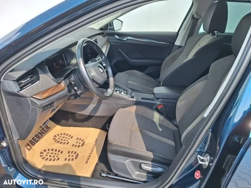 Skoda Octavia Combi 2.0 TDI DSG 4X4 Scout - 11