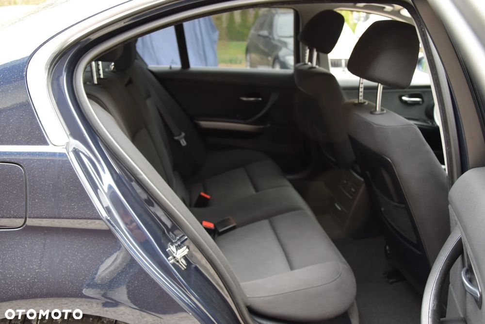 BMW Seria 3 325i - 24