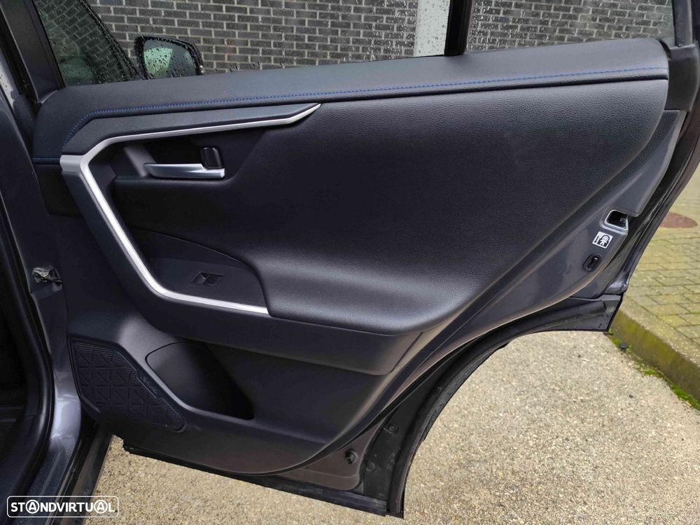 Toyota RAV4 2.5 HDF Lounge - 23