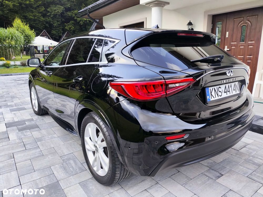 Infiniti Q30 1.5d Premium City Black - 9