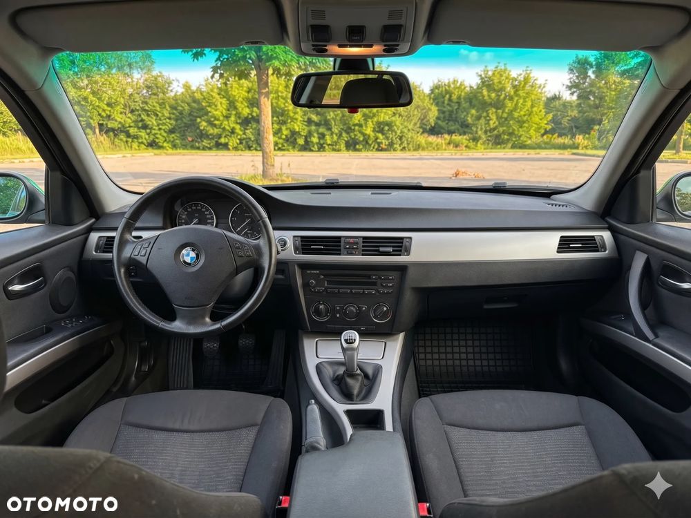 BMW Seria 3 318d DPF Edition Sport - 33