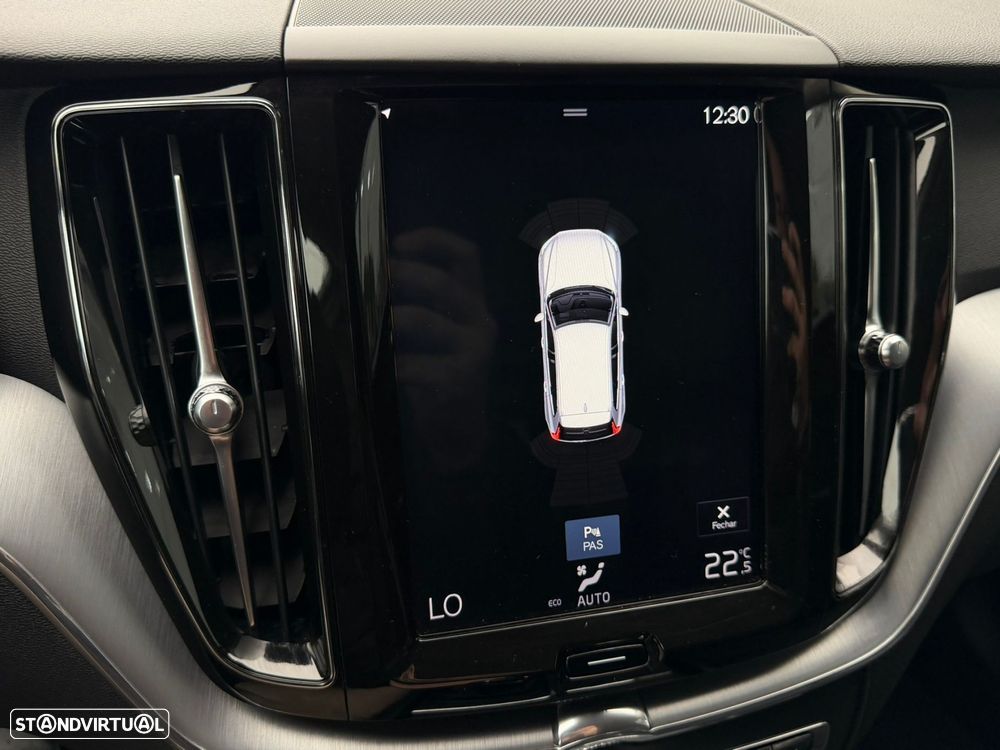 Volvo XC 60 2.0 D4 Momentum Geartronic - 46