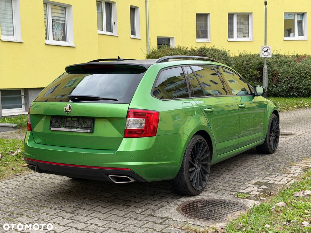 Skoda Octavia Combi 2.0 TDI DSG RS - 8