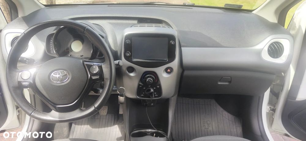 Toyota Aygo x-play - 6