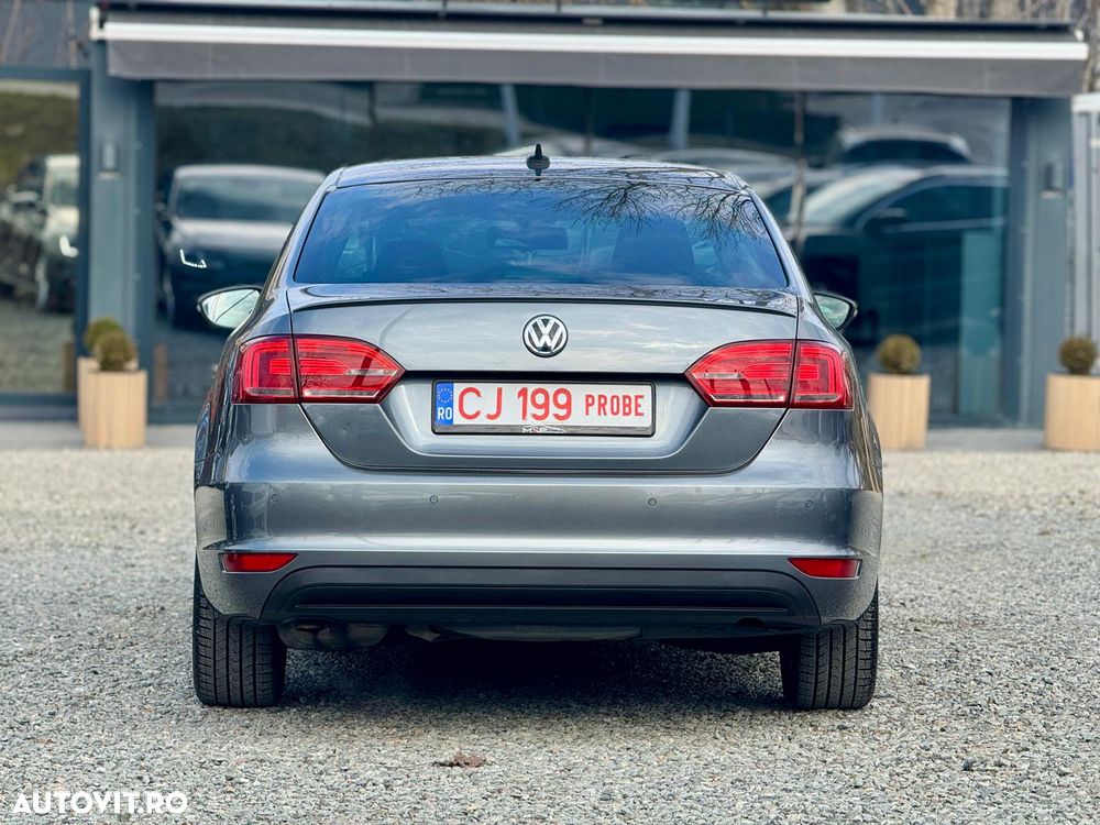 Volkswagen Jetta - 11
