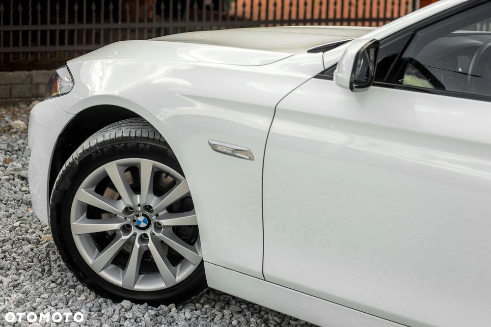 BMW Seria 5 525d xDrive Touring Luxury Line - 7