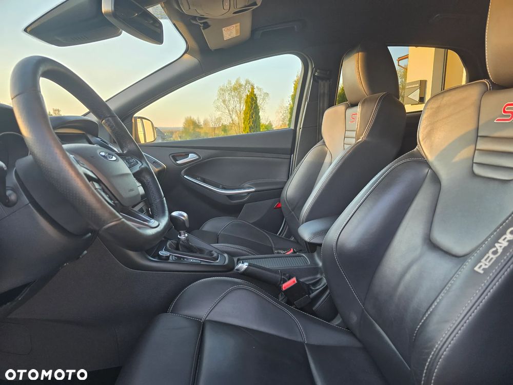 Ford Focus 2.0 EcoBoost ST mit Leder-Exclusiv-Paket - 26