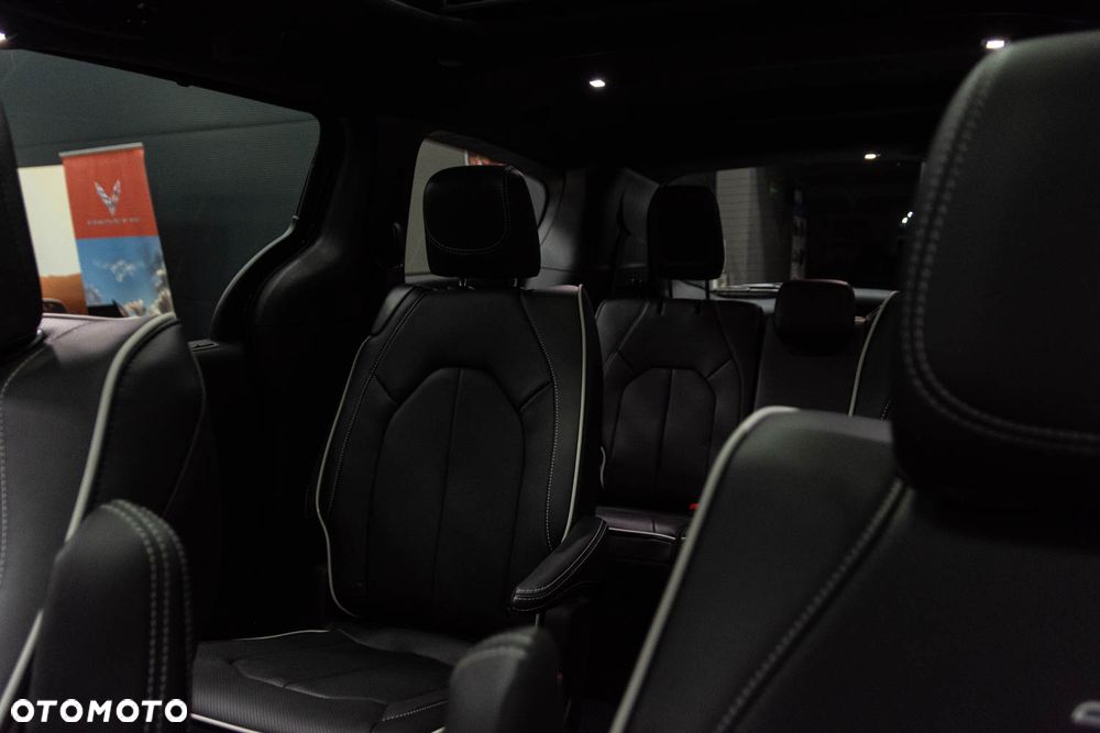 Chrysler Pacifica - 26
