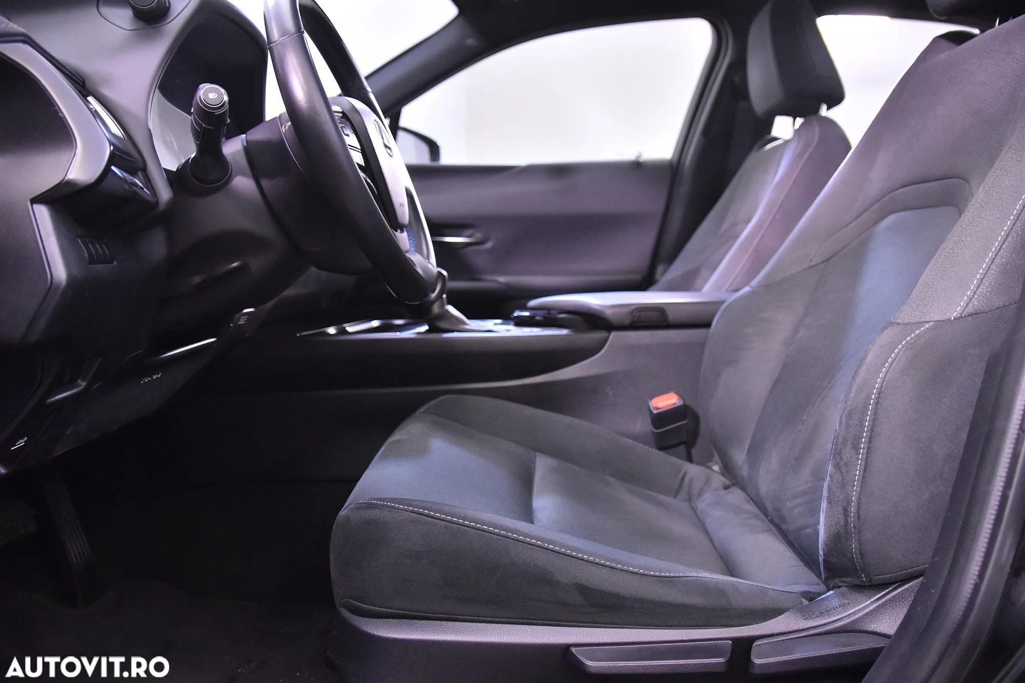 Lexus UX 250h - 22