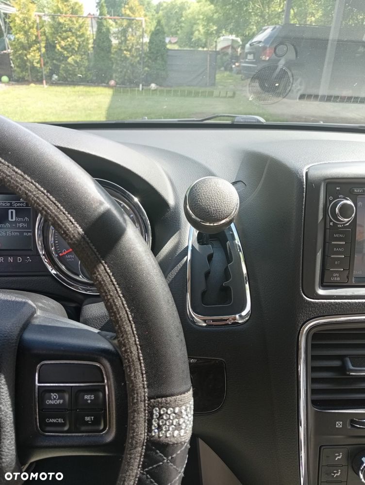 Dodge Grand Caravan - 12