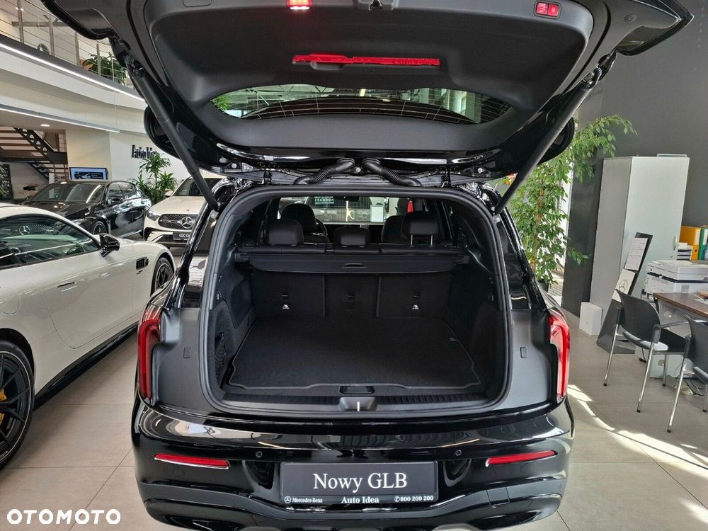 Mercedes-Benz GLB - 12