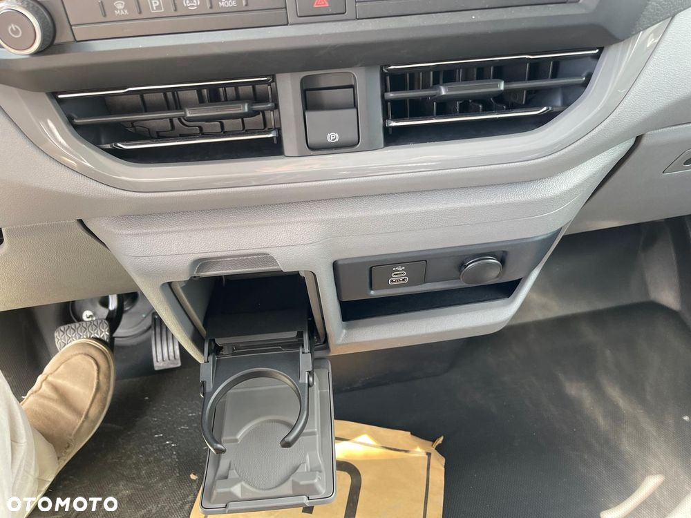 Volkswagen Transporter Furgon Plus - 35