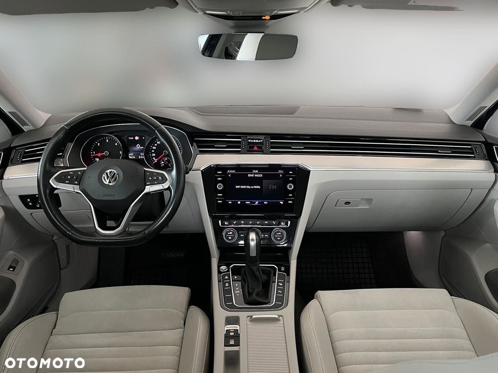Volkswagen Passat 2.0 TDI Elegance DSG - 17