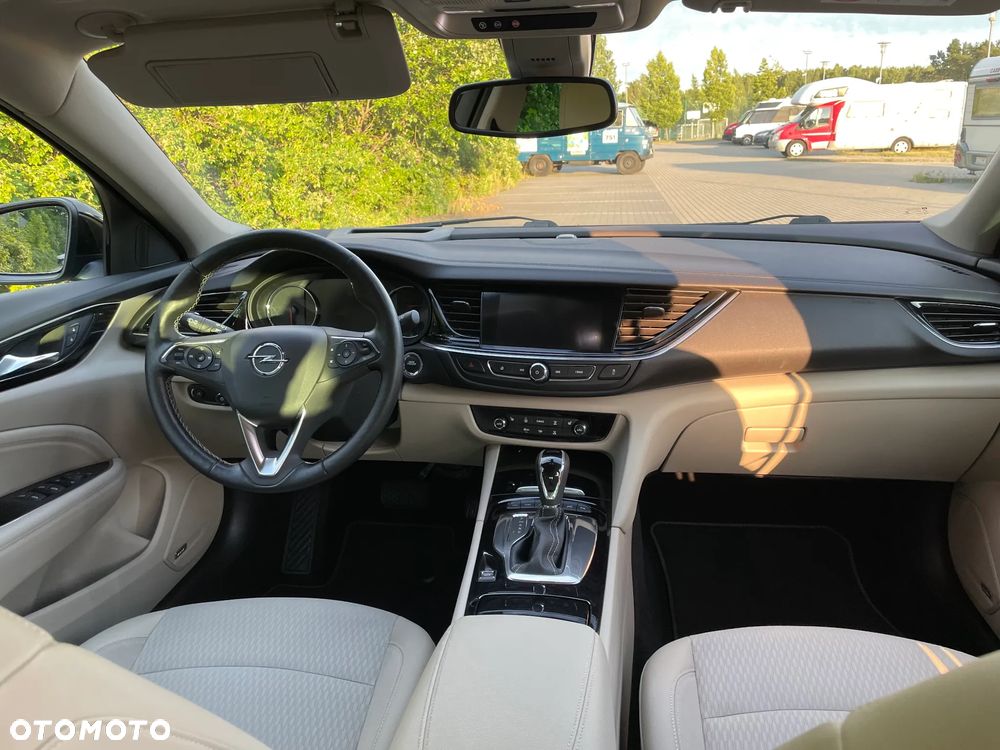 Opel Insignia 2.0 T 4x4 GSi S&S - 9