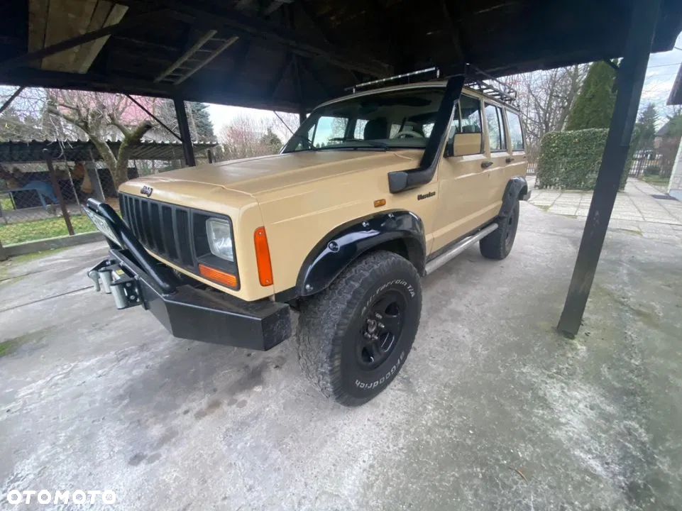 Jeep Cherokee - 4